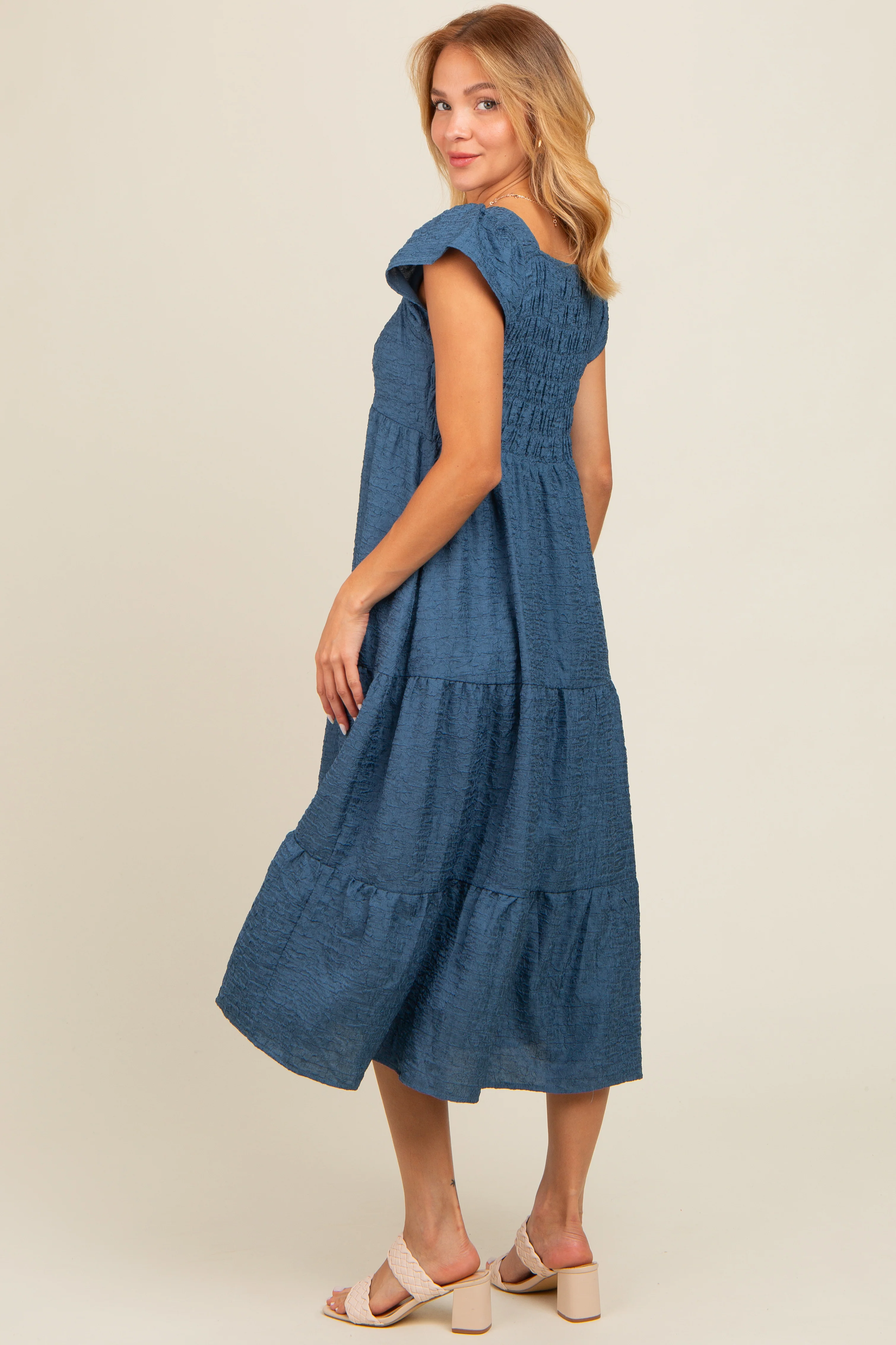 Blue Textured Sweetheart Neck Short Puff Sleeve Tiered Midi Dress - Image 2