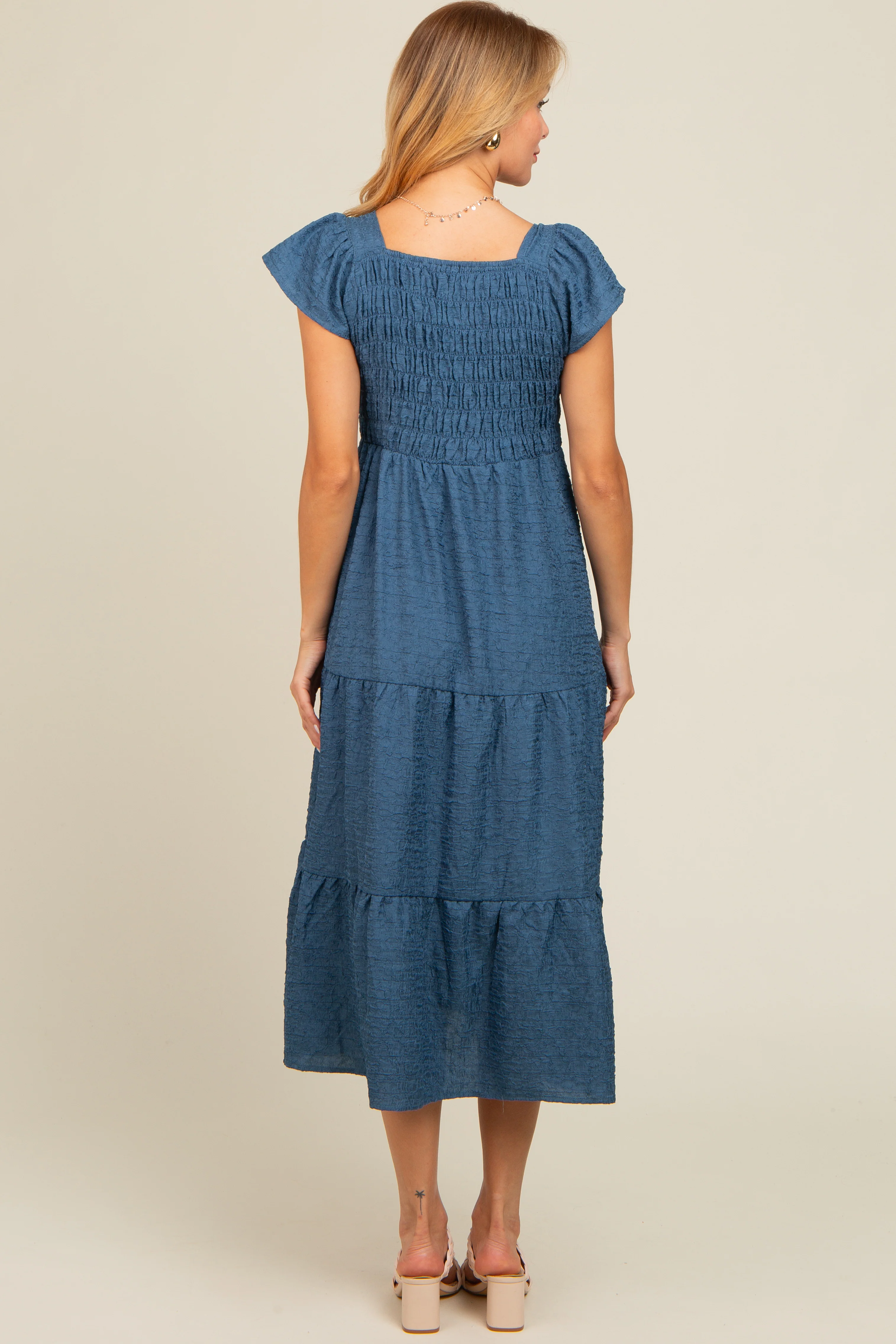 Blue Textured Sweetheart Neck Short Puff Sleeve Tiered Midi Dress - Image 3