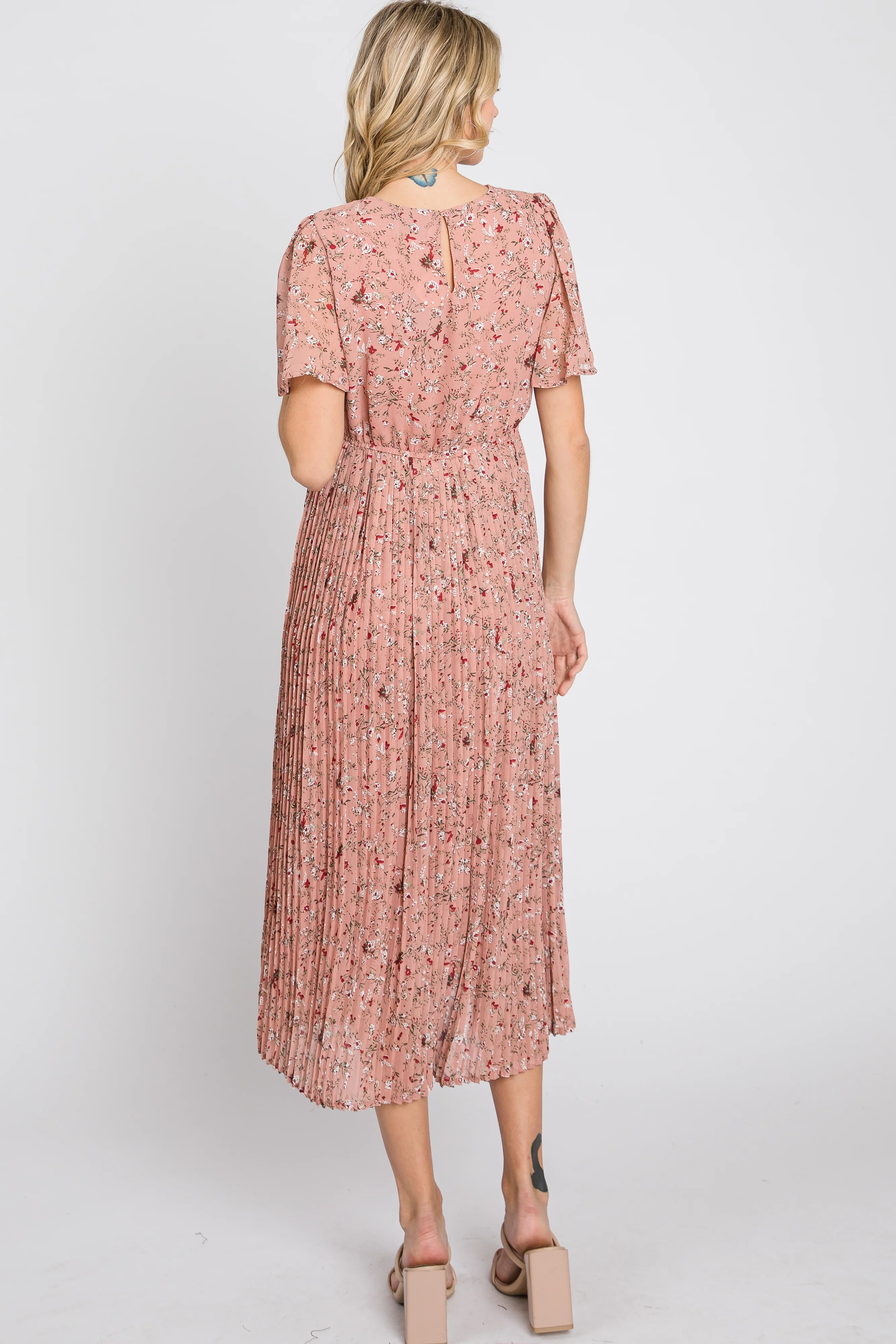Light Pink Floral Pleated Short Sleeve Chiffon Midi Dress - Image 6