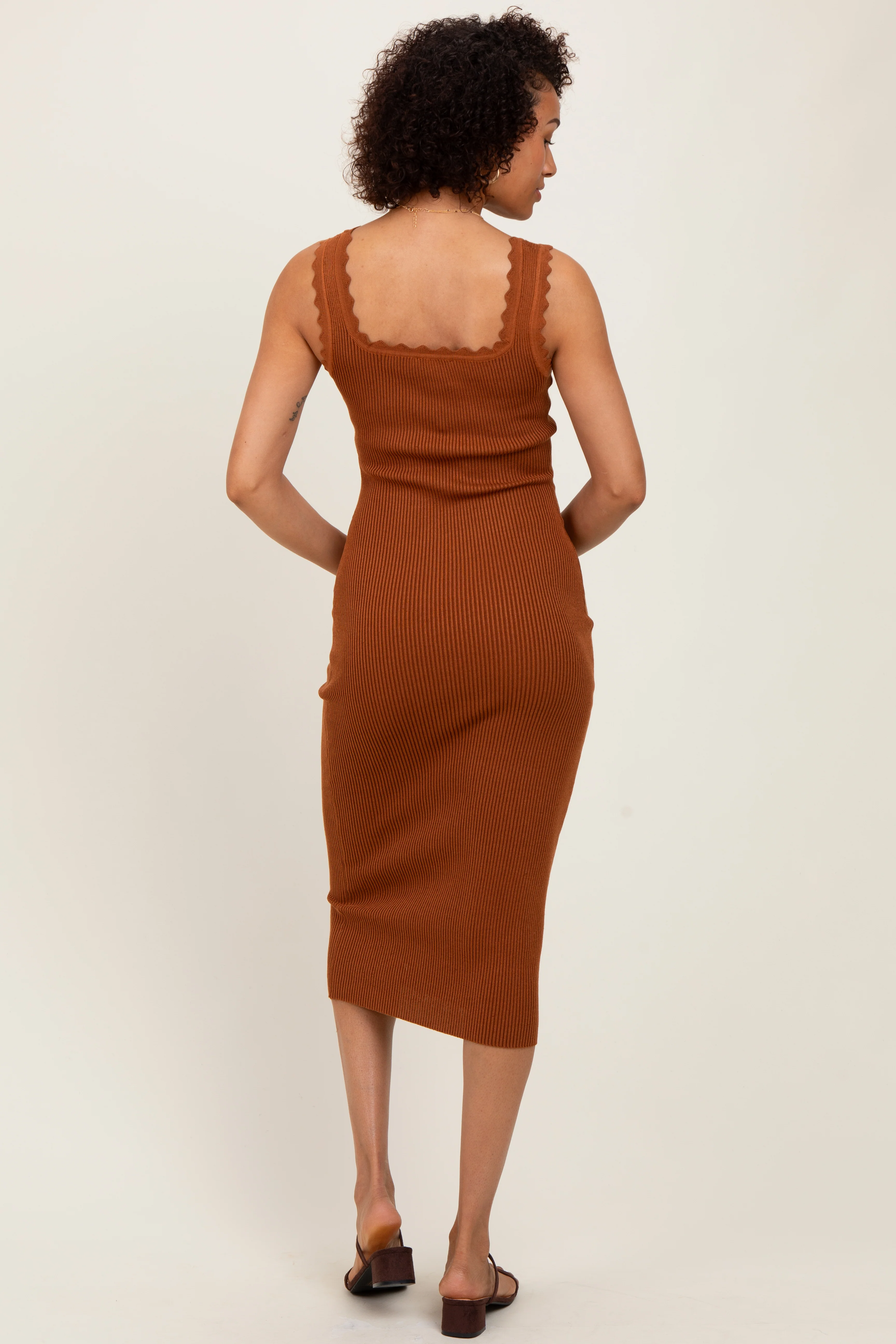 Mocha Scallop Trim Ribbed Knit Sleeveless Midi Dress - Image 3