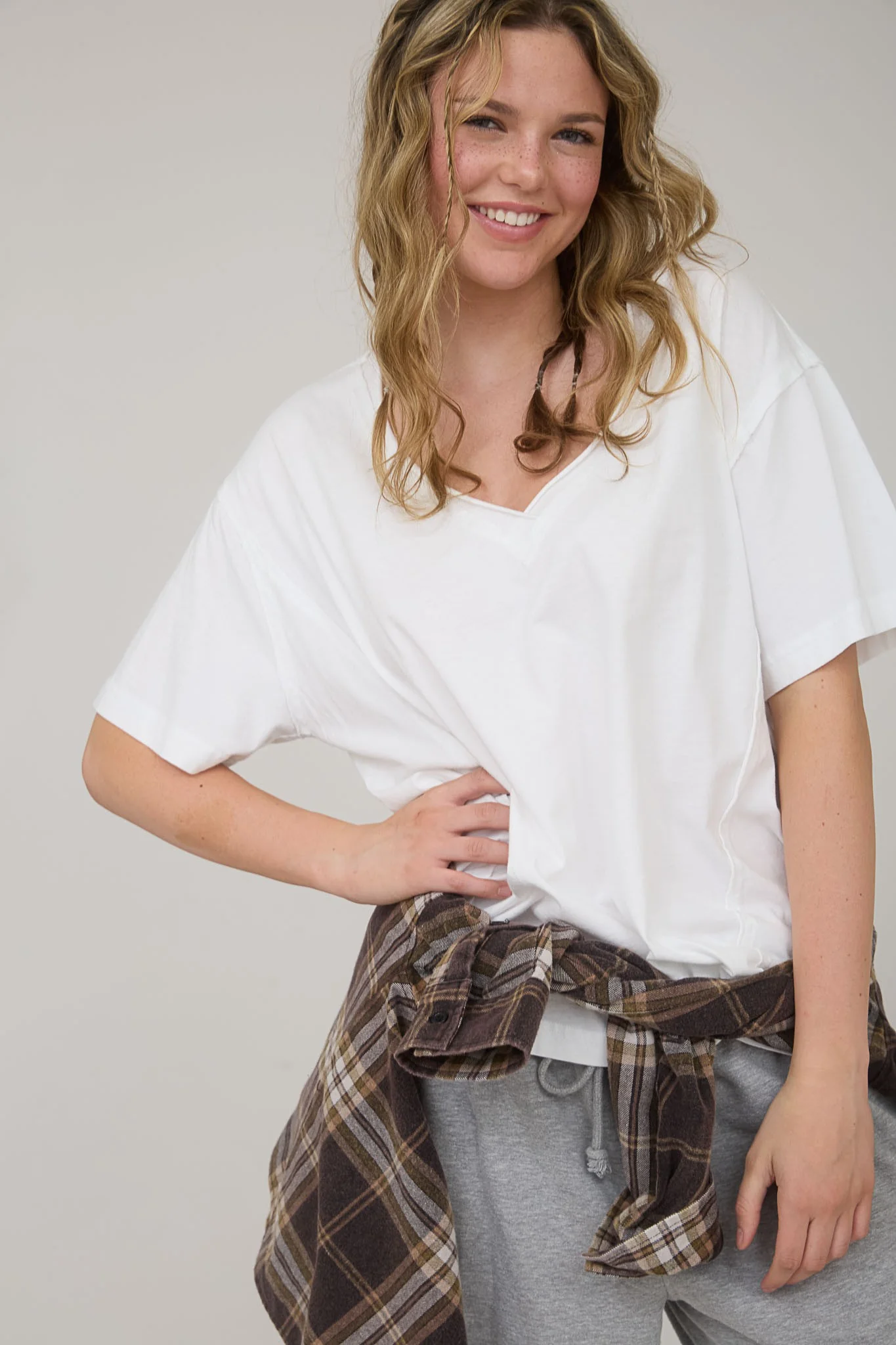 White Raw Edge V-Neck Short Sleeve Maternity T-Shirt - Image 5