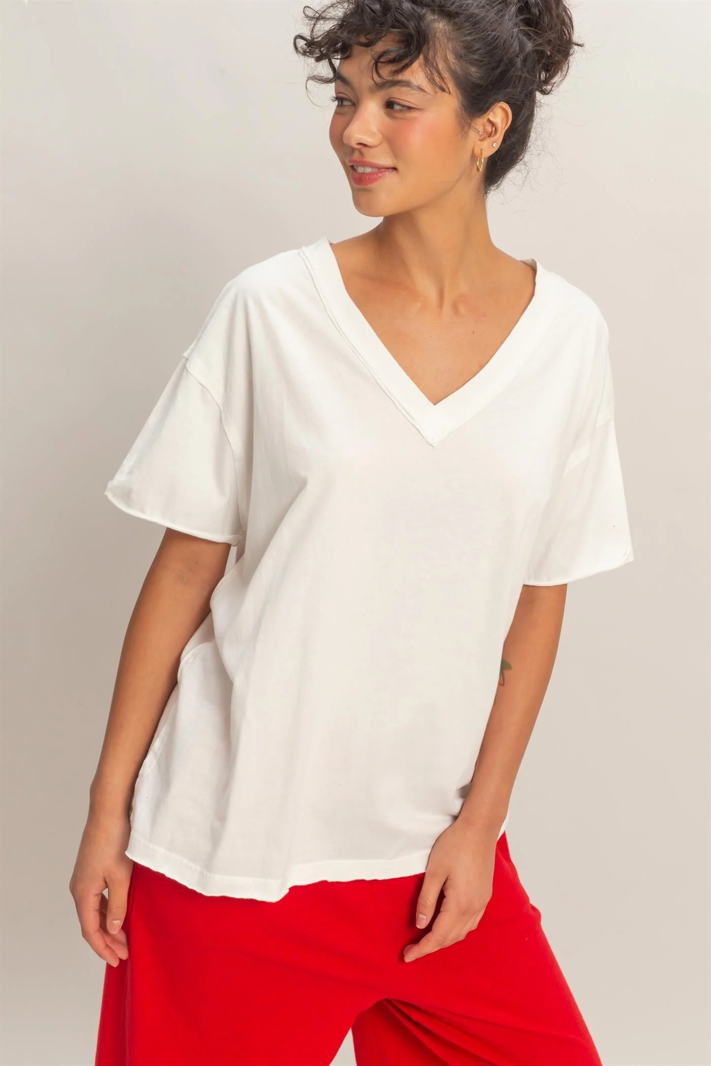 White Washed V-Neck Oversized Maternity Tee - Image 3